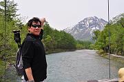  The mouontain is that way.