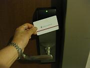  Tap the card key to open the room door